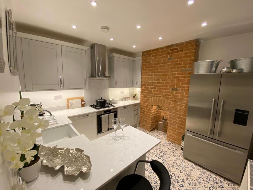 Gloucester Place Townhouse With Hot Tub! Appartement Cheltenham Buitenkant foto